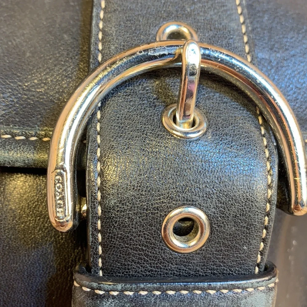Coach vintage shoulder bag w/2 large compartments